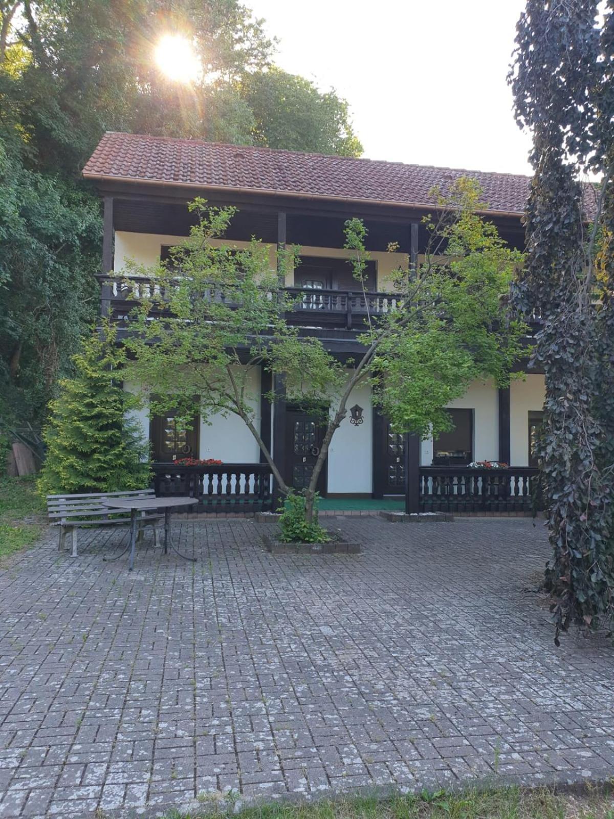 Motel Zur Festwiese Gierstadt Экстерьер фото