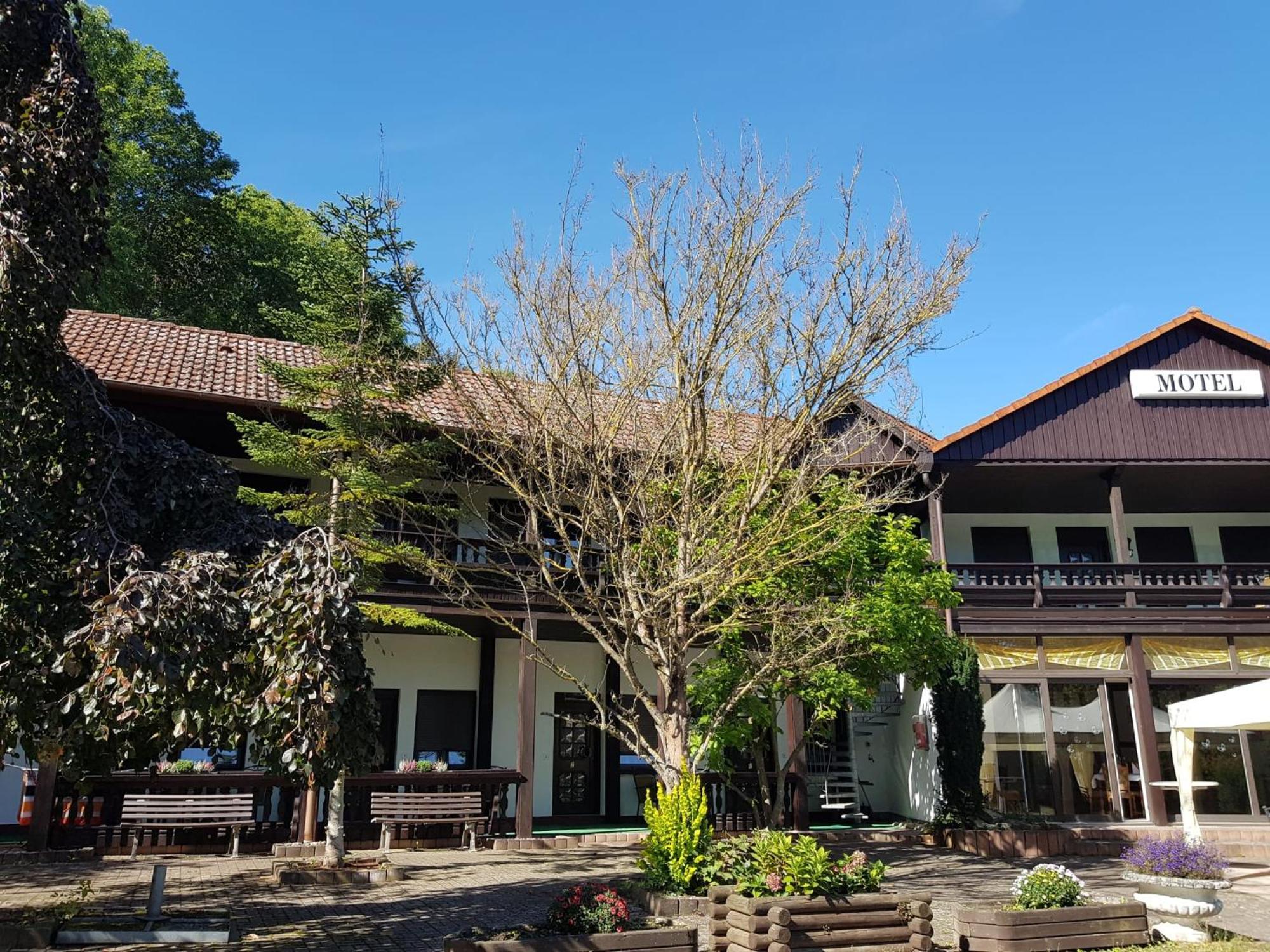 Motel Zur Festwiese Gierstadt Экстерьер фото