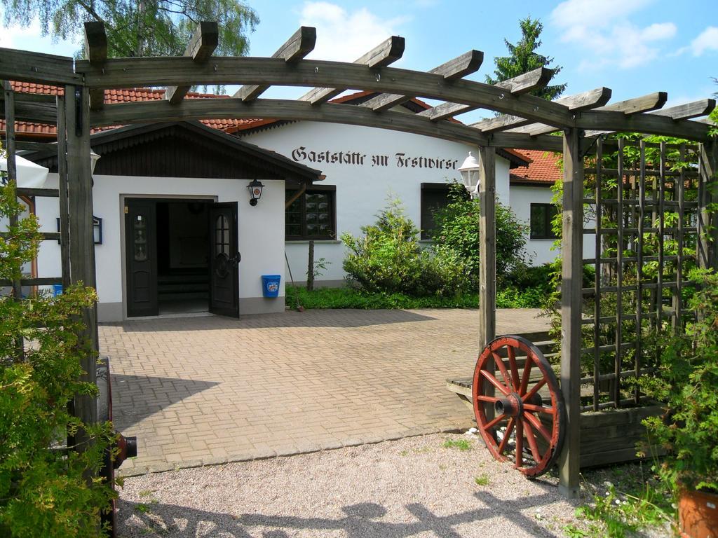 Motel Zur Festwiese Gierstadt Экстерьер фото