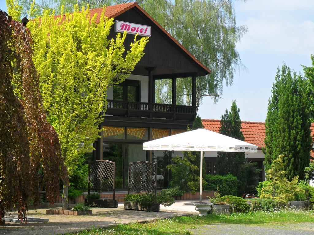 Motel Zur Festwiese Gierstadt Экстерьер фото